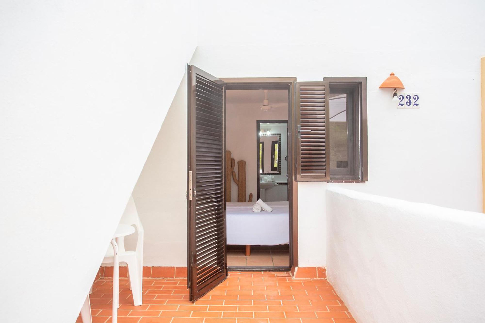Hotel Club Cala Azul Cala Llena Habitación foto