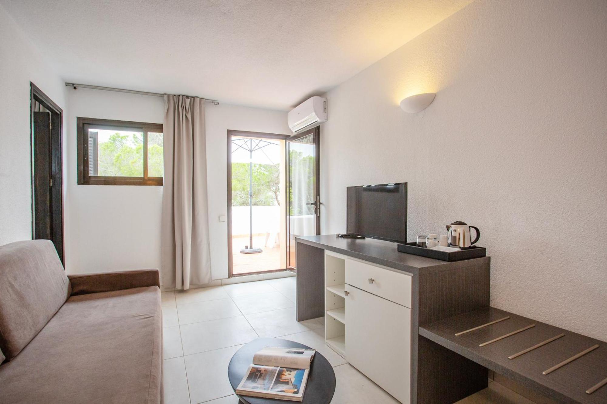 Hotel Club Cala Azul Cala Llena Habitación foto