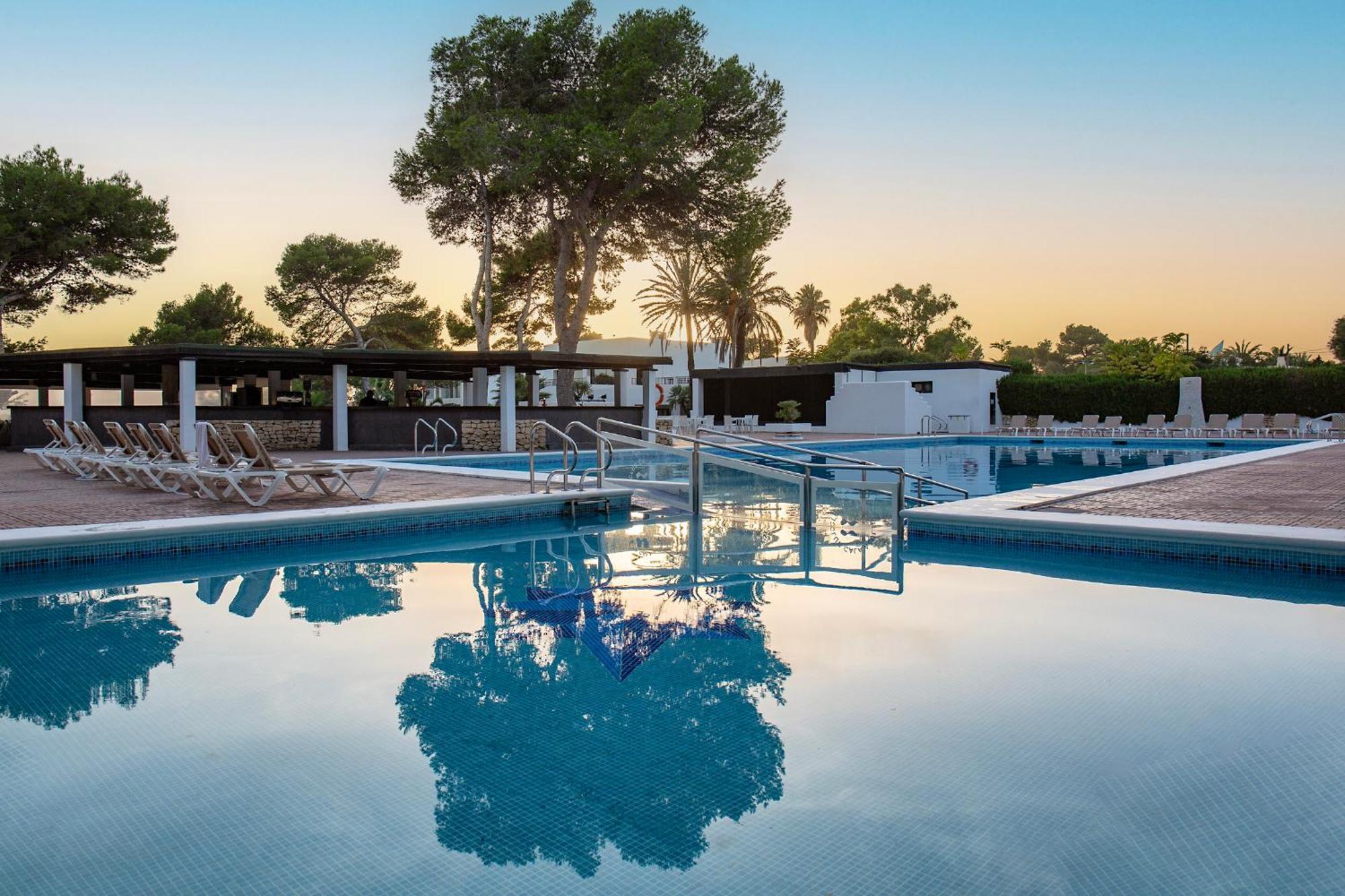 Hotel Club Cala Azul Cala Llena Exterior foto