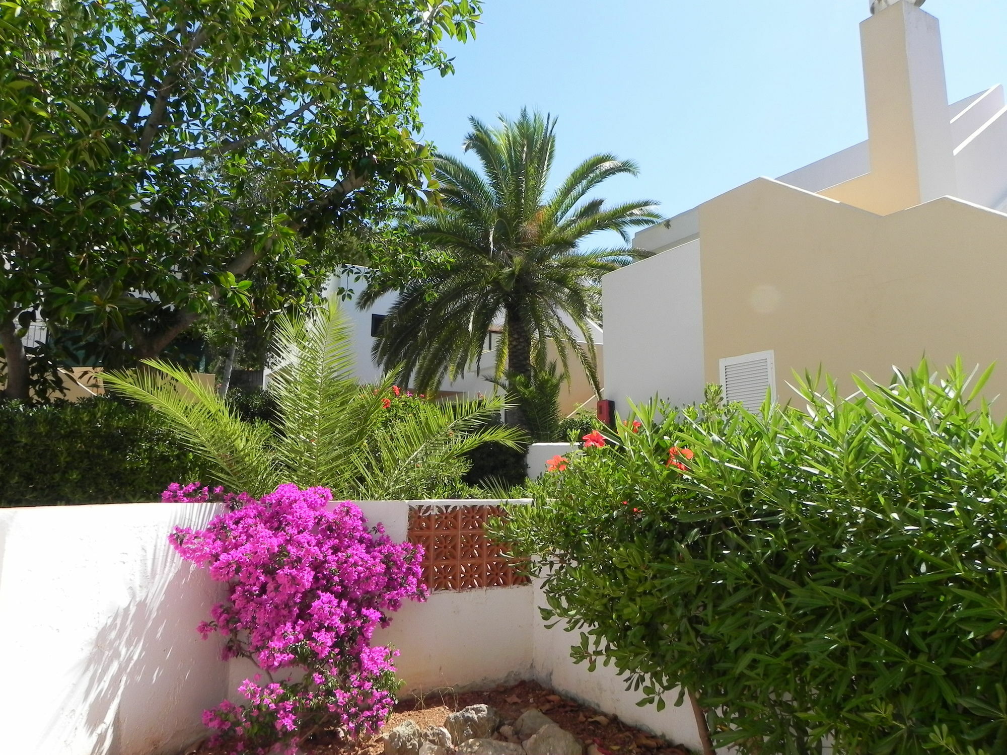 Hotel Club Cala Azul Cala Llena Exterior foto